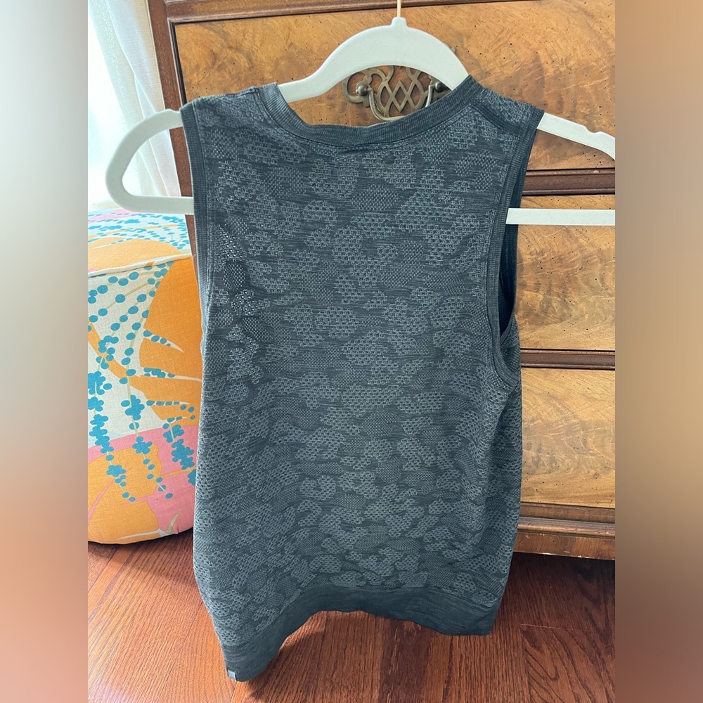 lululemon swiftly camo tank size 4